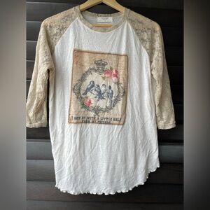 Yaya Club Beige Off White Tan Graphic Baseball Tee Lace Sleeves Large